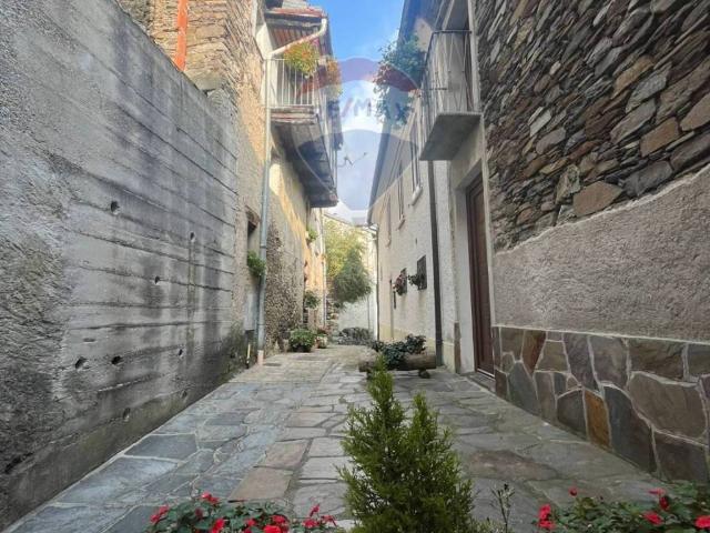 Appartamento in vendita a Maccagno Superiore, Maccagno