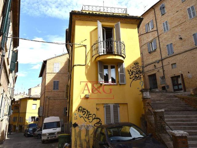 Appartamento in vendita a Tribunale, Marche