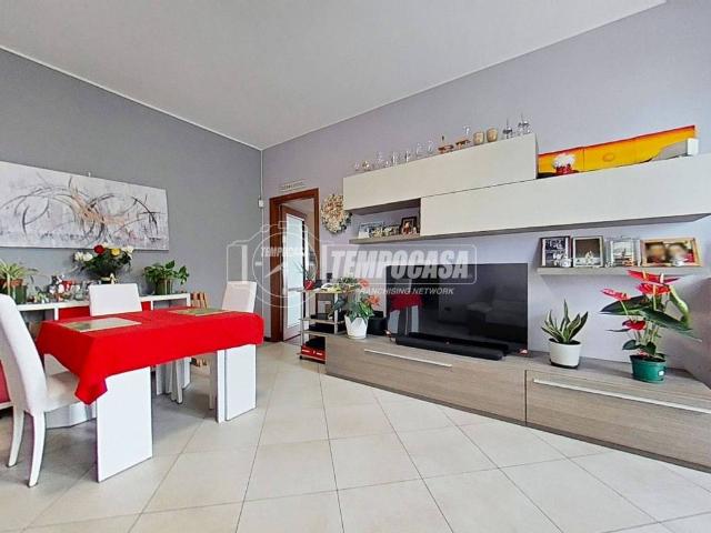 Appartamento in vendita a Macherio, Lombardia