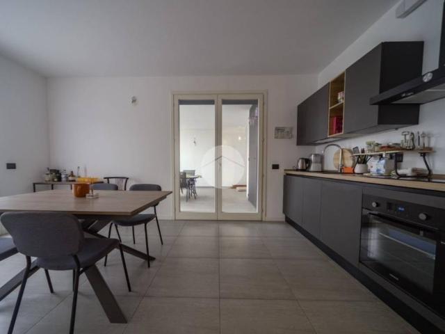 Appartamento in vendita a Macherio, Lombardia