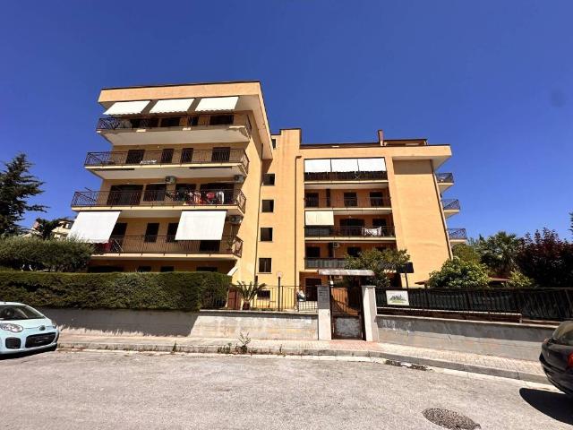 Appartamento in vendita a Maddaloni, Campania