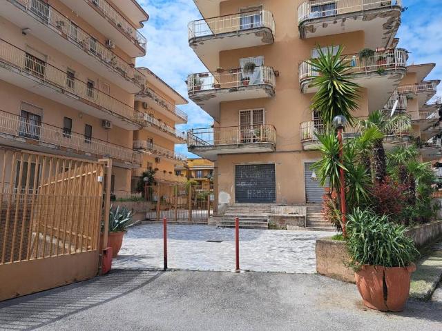 Appartamento in vendita a Maddaloni, Campania