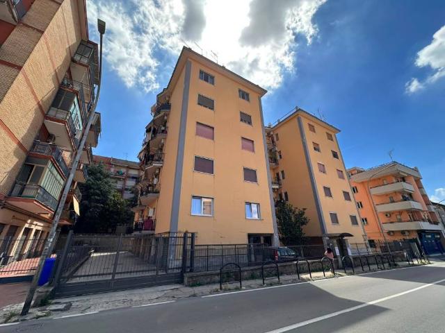 Appartamento in vendita a Maddaloni, Campania