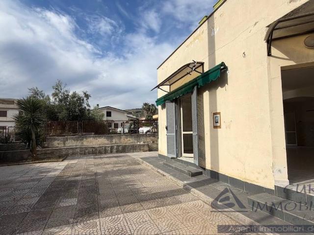 Appartamento in vendita a Maddaloni, Campania