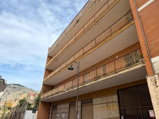 Appartamento in vendita a Maddaloni, Campania