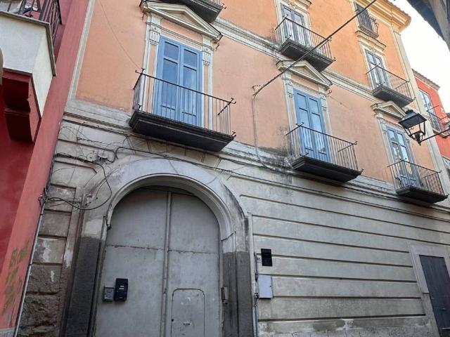 Appartamento in vendita a Maddaloni, Campania