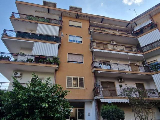 Appartamento in vendita a Maddaloni, Campania