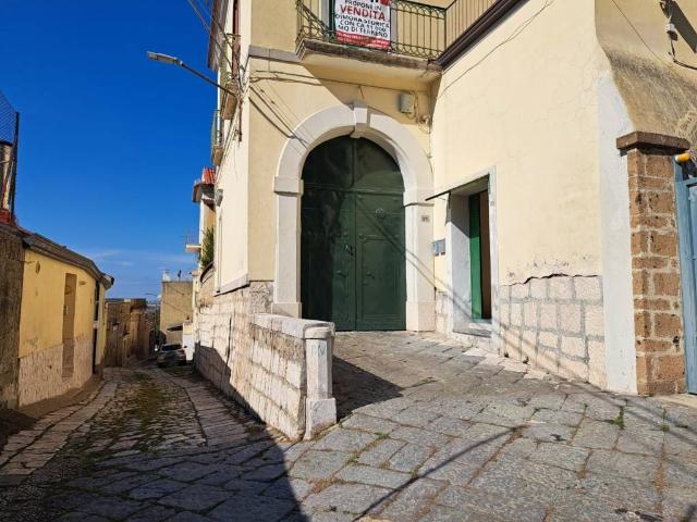 Appartamento in vendita a Maddaloni, Campania