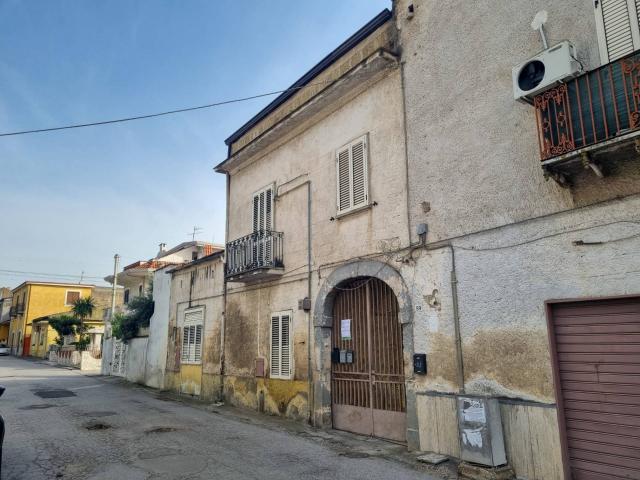 Appartamento in vendita a Maddaloni, Campania