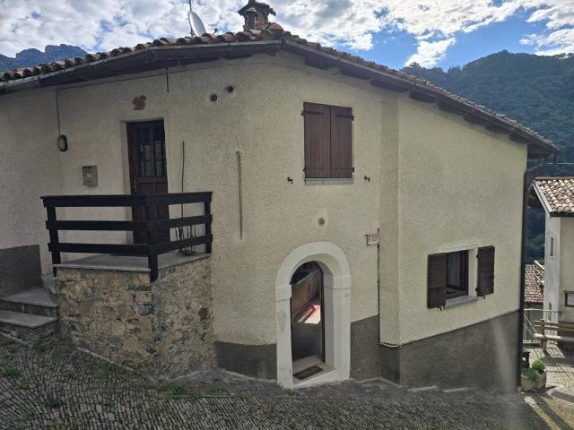 Appartamento in vendita a Comunità Montana Parco Alto Garda bresciano, Magasa