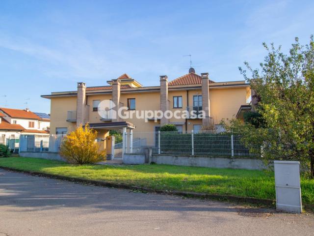 Appartamento in vendita a Robecco Sul Naviglio, Lombardia