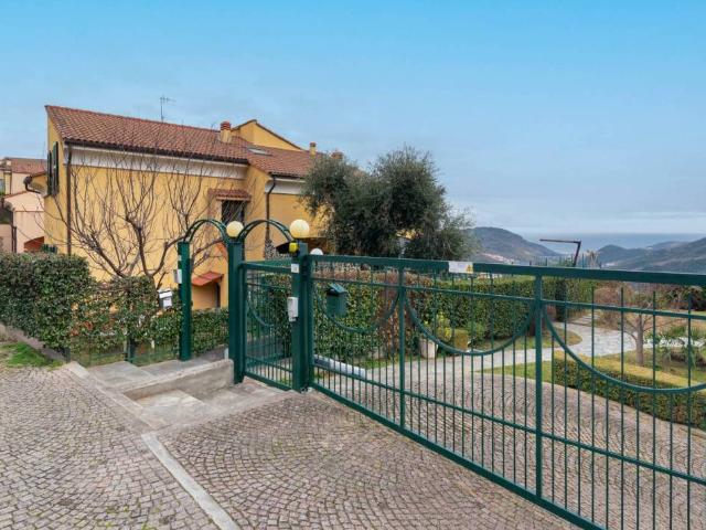 Appartamento in vendita a Magliolo, Liguria