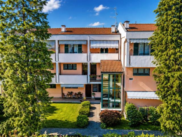 Appartamento in vendita a Malnate, Lombardia