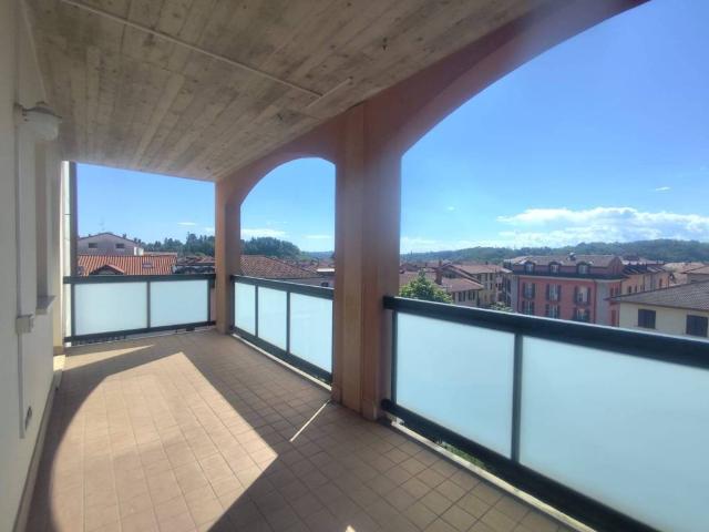 Appartamento in vendita a Malnate, Lombardia