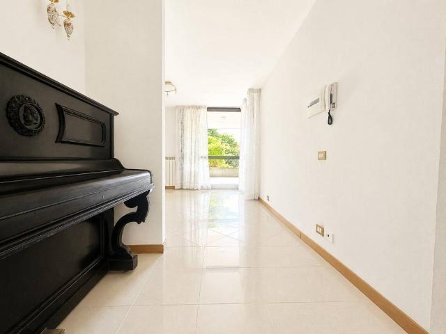 Appartamento in vendita a Malnate, Lombardia