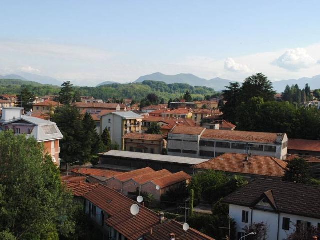 Appartamento in vendita a Malnate, Lombardia