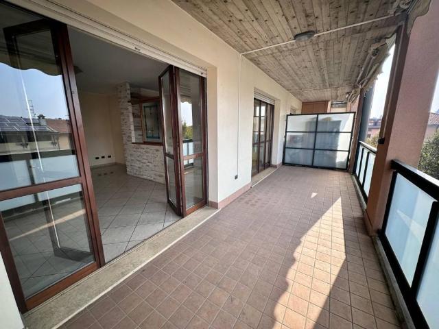 Appartamento in vendita a Malnate, Lombardia