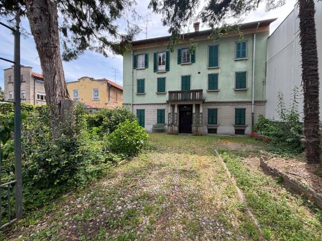 Appartamento in vendita a Malnate, Lombardia