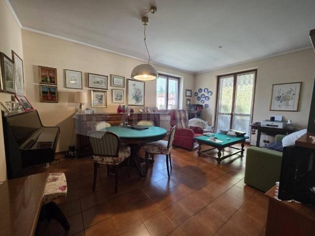 Appartamento in vendita a Malnate, Lombardia