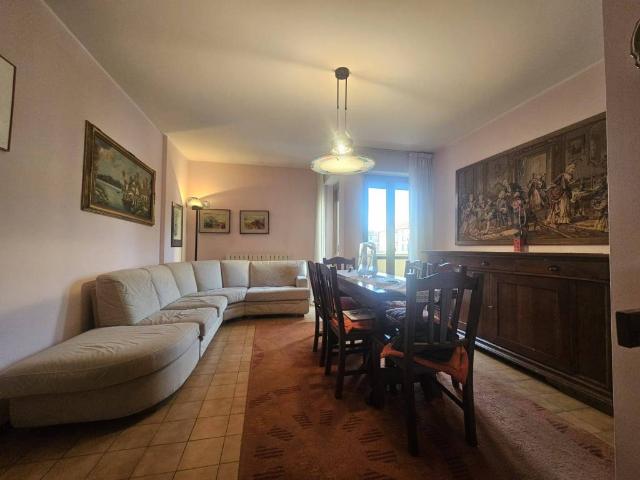 Appartamento in vendita a Malnate, Lombardia