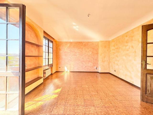 Appartamento in vendita a Malnate, Lombardia