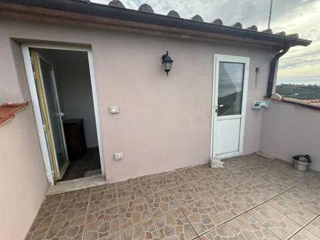 Appartamento in vendita a Catabbio, Semproniano