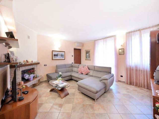 Appartamento in vendita a Marcallo, Marcallo Con Casone