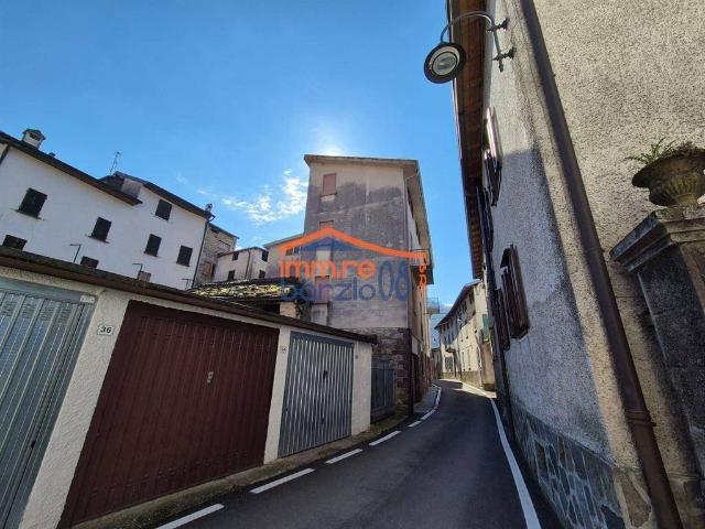 Appartamento in vendita a Margno, Lombardia