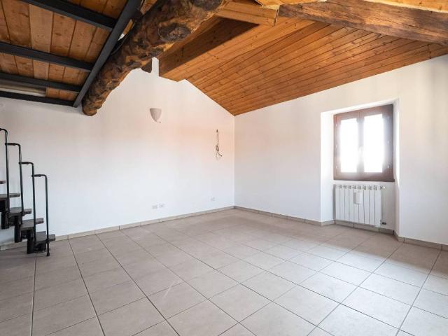Appartamento in vendita a Mariano Comense, Lombardia