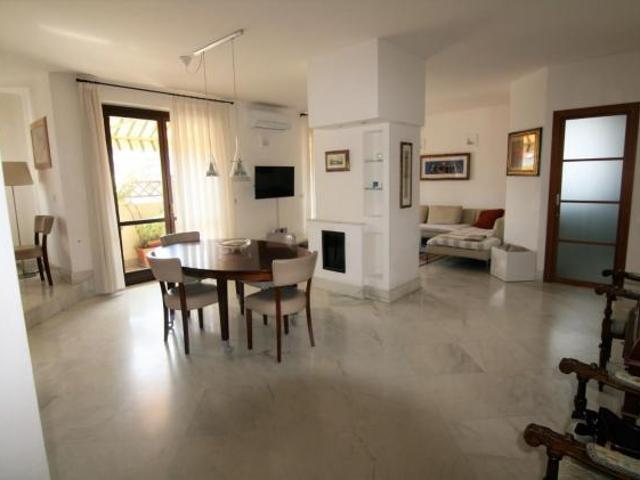Appartamento in vendita a Carrara, Toscana