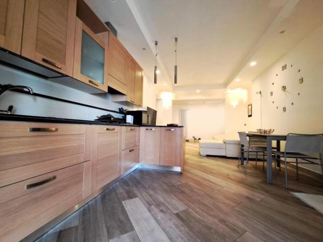 Appartamento in vendita a Carrara, Toscana