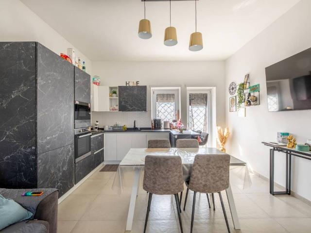 Appartamento in vendita a Villaggio Vigna Fiorita, Roma Capitale