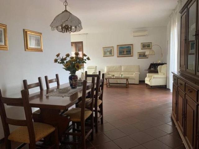 Appartamento in vendita a Marina Di Massa, Toscana