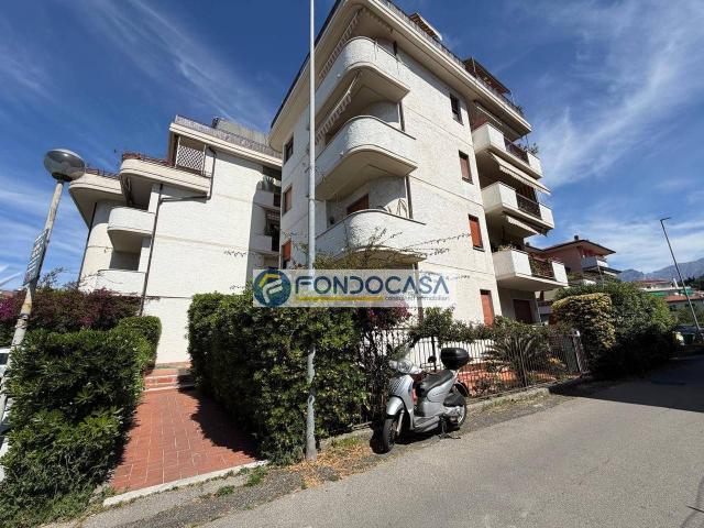 Appartamento in vendita a Poggioletto, Marina Di Massa