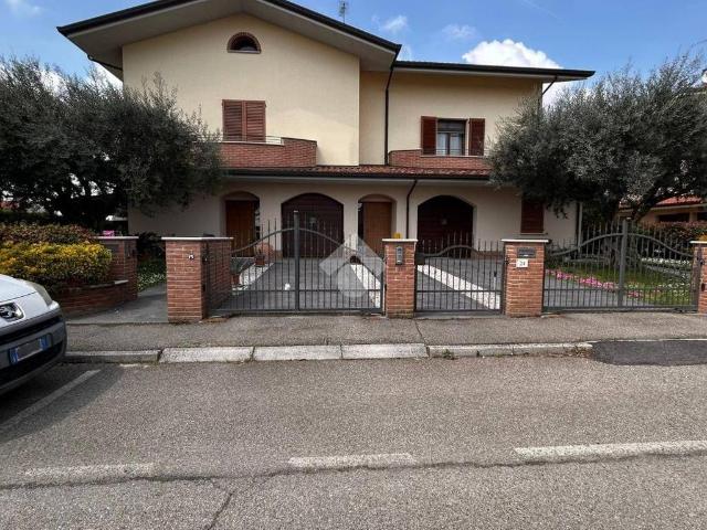 Villa Indipendente in vendita a Unione dei comuni della Bassa Romagna, Massa Lombarda