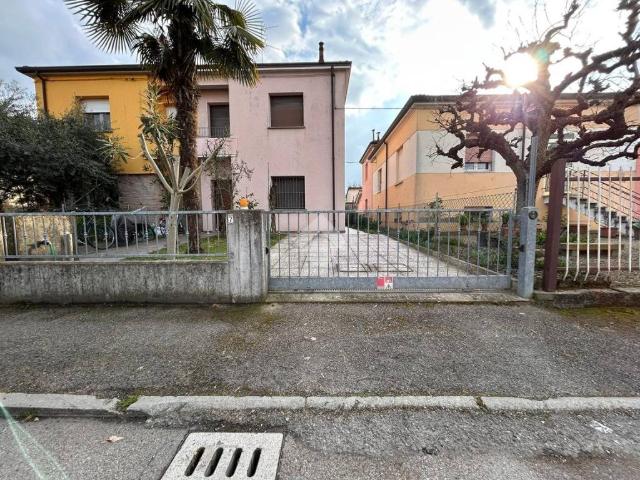 Villa Indipendente in vendita a Unione dei comuni della Bassa Romagna, Massa Lombarda