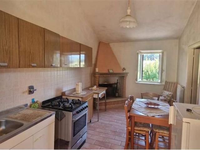 Appartamento in vendita a Colpetrazzo, Umbria