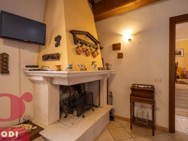 Appartamento in vendita a Colpetrazzo, Umbria