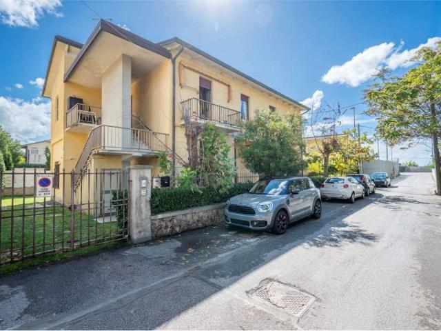 Appartamento in vendita a Marina di Massa, Marina Di Massa