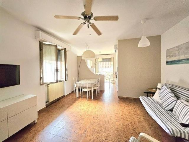 Appartamento in vendita a Marina di Massa, Marina Di Massa