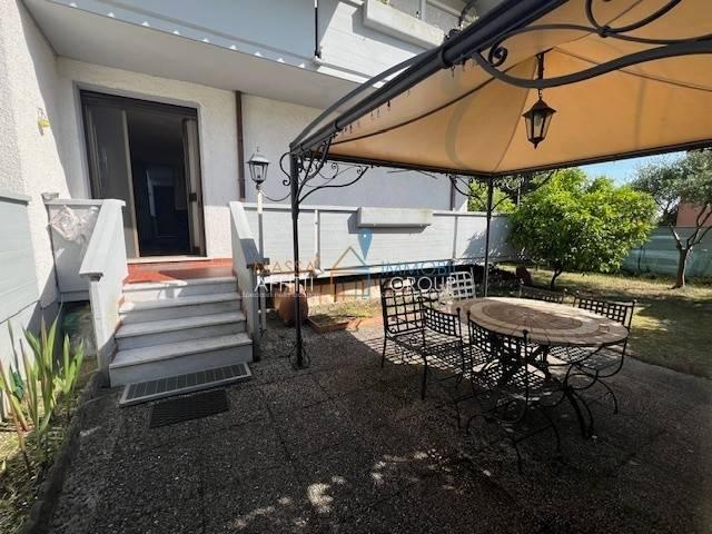 Appartamento in vendita a Quercioli, Marina Di Massa