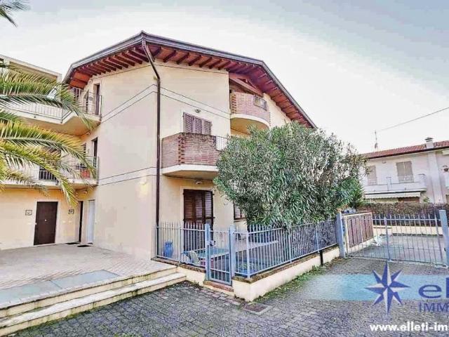 Appartamento in vendita a Marina di Massa, Marina Di Massa
