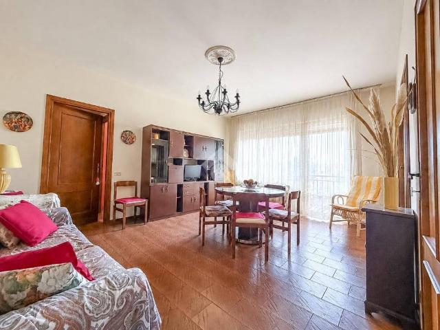 Appartamento in vendita a Marina di Massa, Marina Di Massa