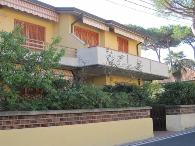 Appartamento in vendita a Marina di Massa, Marina Di Massa