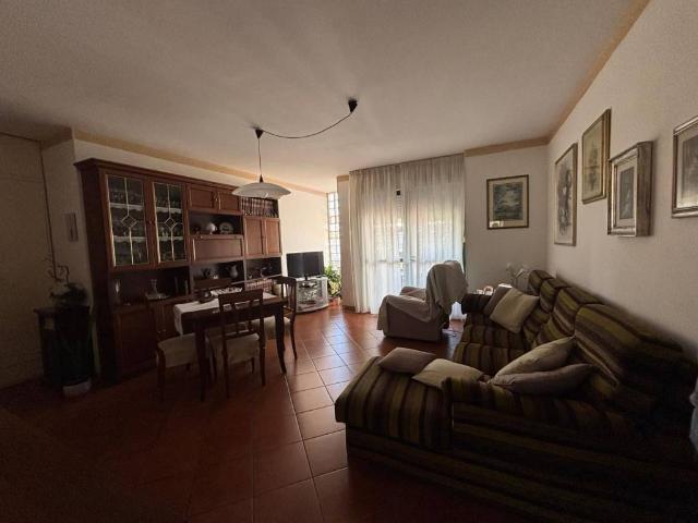 Appartamento in vendita a Poggioletto, Marina Di Massa
