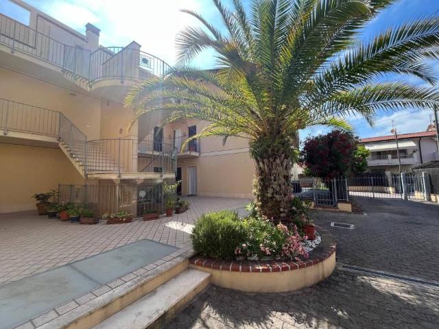 Appartamento in vendita a Marina di Massa, Marina Di Massa