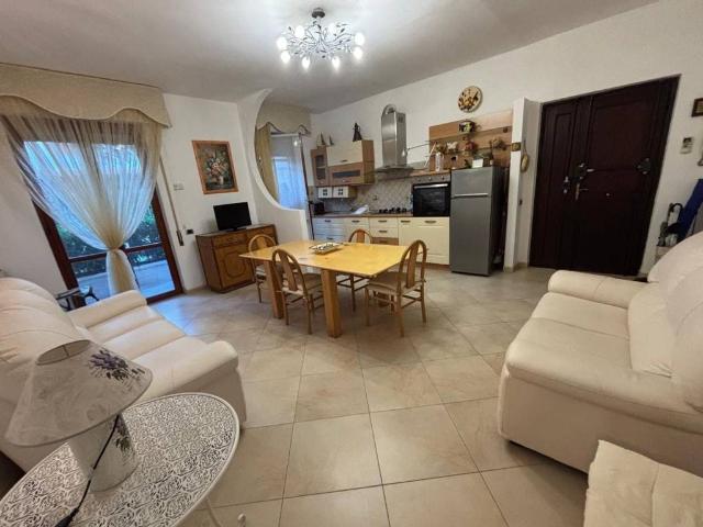 Appartamento in vendita a Ronchi, Massa