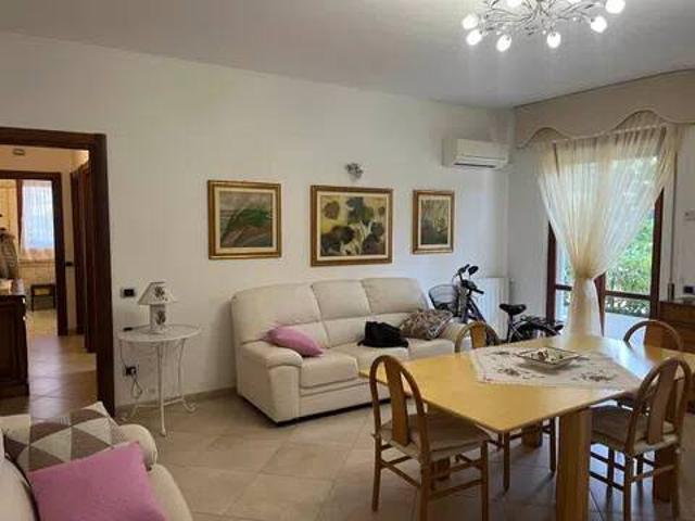 Appartamento in vendita a Marina di Massa, Marina Di Massa