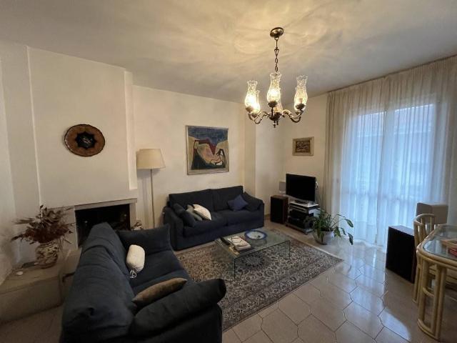 Appartamento in vendita a Cervara, Marina Di Massa