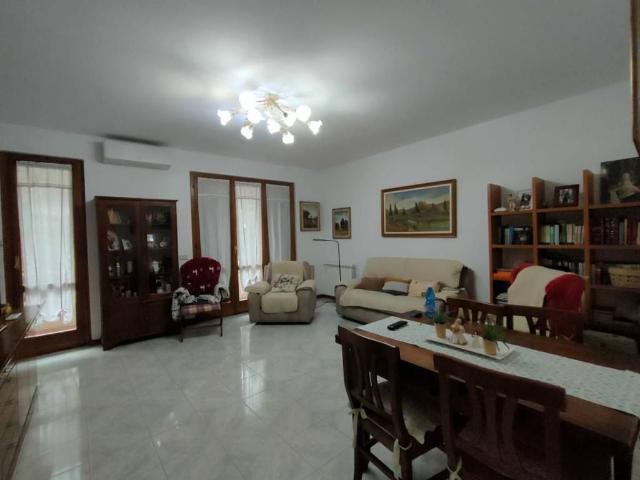 Appartamento in vendita a Cervara, Marina Di Massa